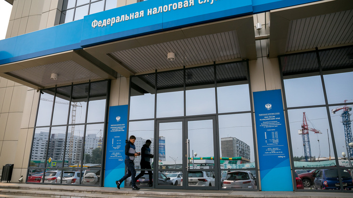 Главный налоговый инспектор из Красноярска годами оформляла с сообщниками липовые вычеты