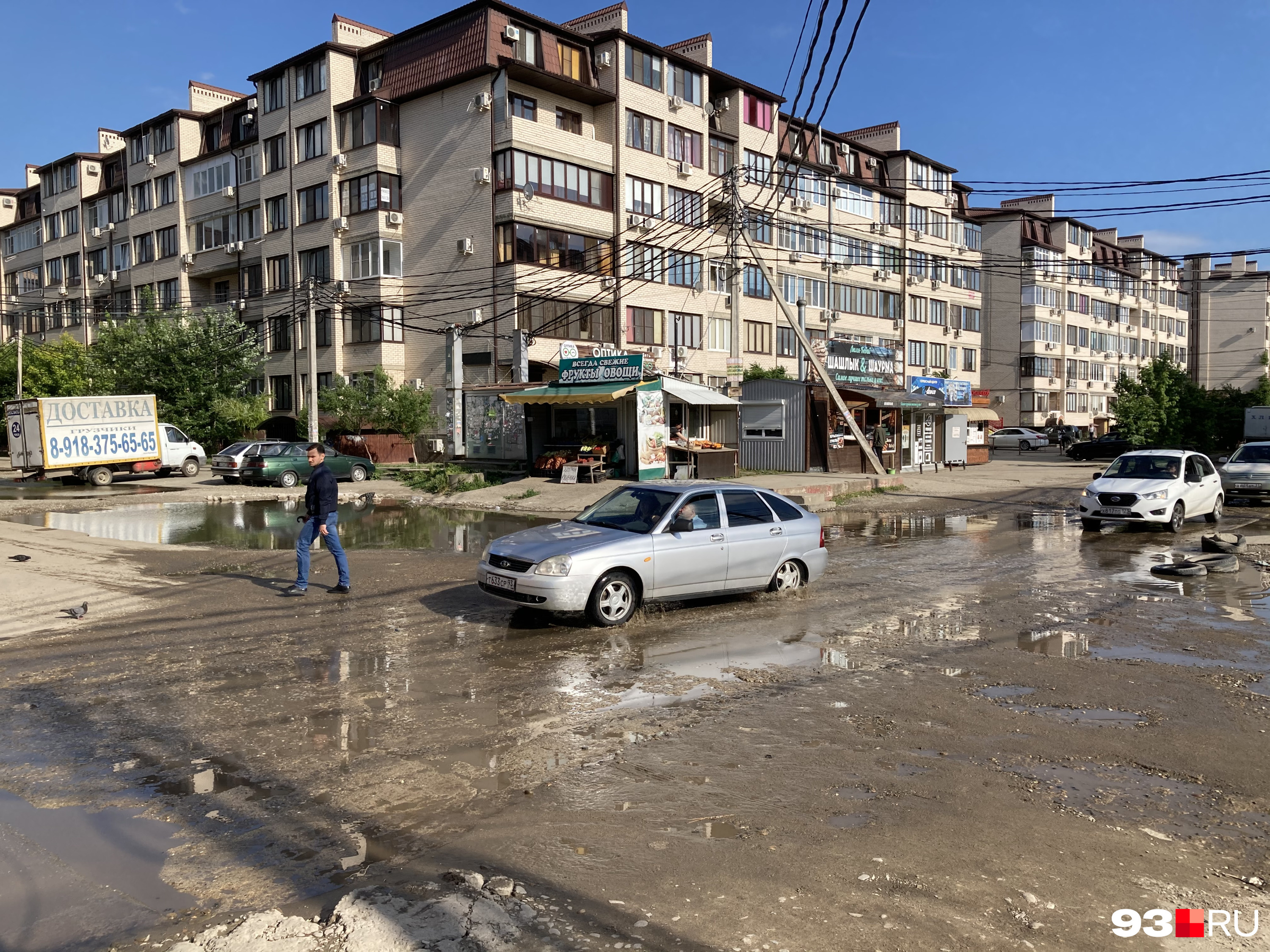 Эта лужа в Музыкальном микрорайоне не пересыхает никогда