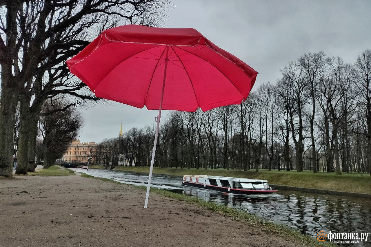 Теплая погода не спешит в Петербург