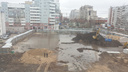 Архангелогородец заснял на видео, как рабочий купается в луже, образовавшейся из-за аварии