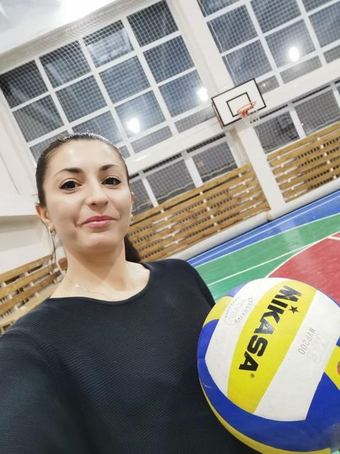 Екатерина ведет физкультуру в школе. Такую работу сидячей точно не назовешь Екатерина ведет физкультуру в школе. Такую работу сидячей точно не назовешь