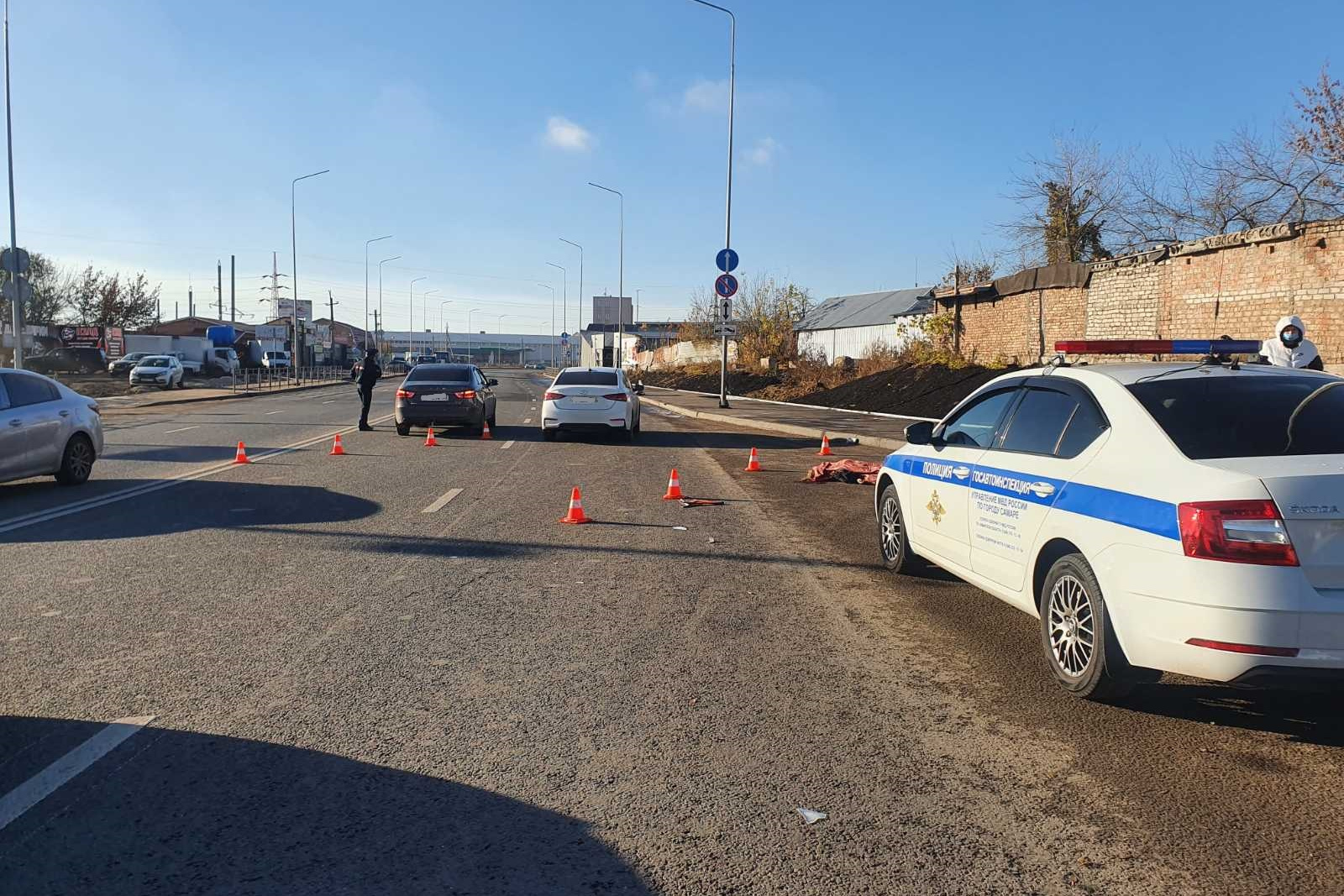 Появились фото последствий смертельного ДТП с пешеходом на Заводском шоссе  - 26 октября 2021 - 63.ru