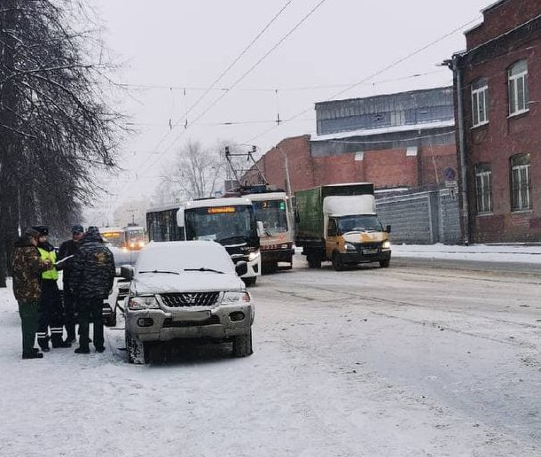 На Кондратьевском проспекте ДТП мешало общественному транспорту