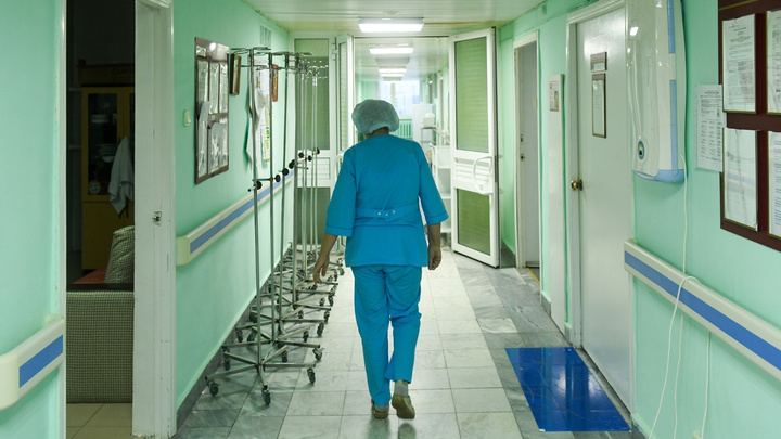 Жить без голоса или умереть от рака? На Урале девушка стала инвалидом после операции