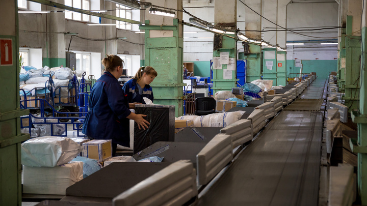 В «Почте России» объяснили огромные очереди и задержку с выдачей посылок