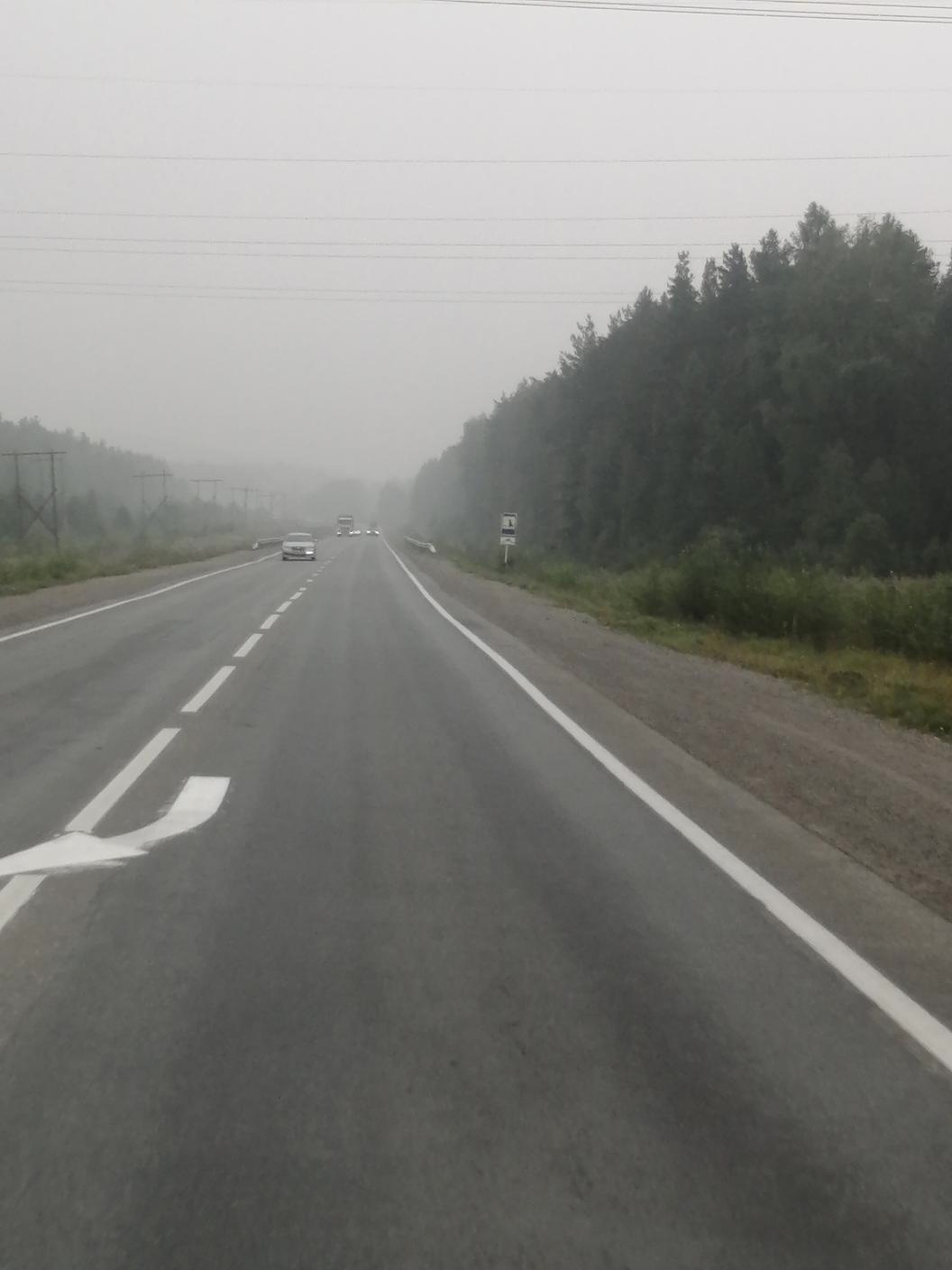 Задымлены трассы, так выглядит дорога от Краснотурьинска до Волчанска
