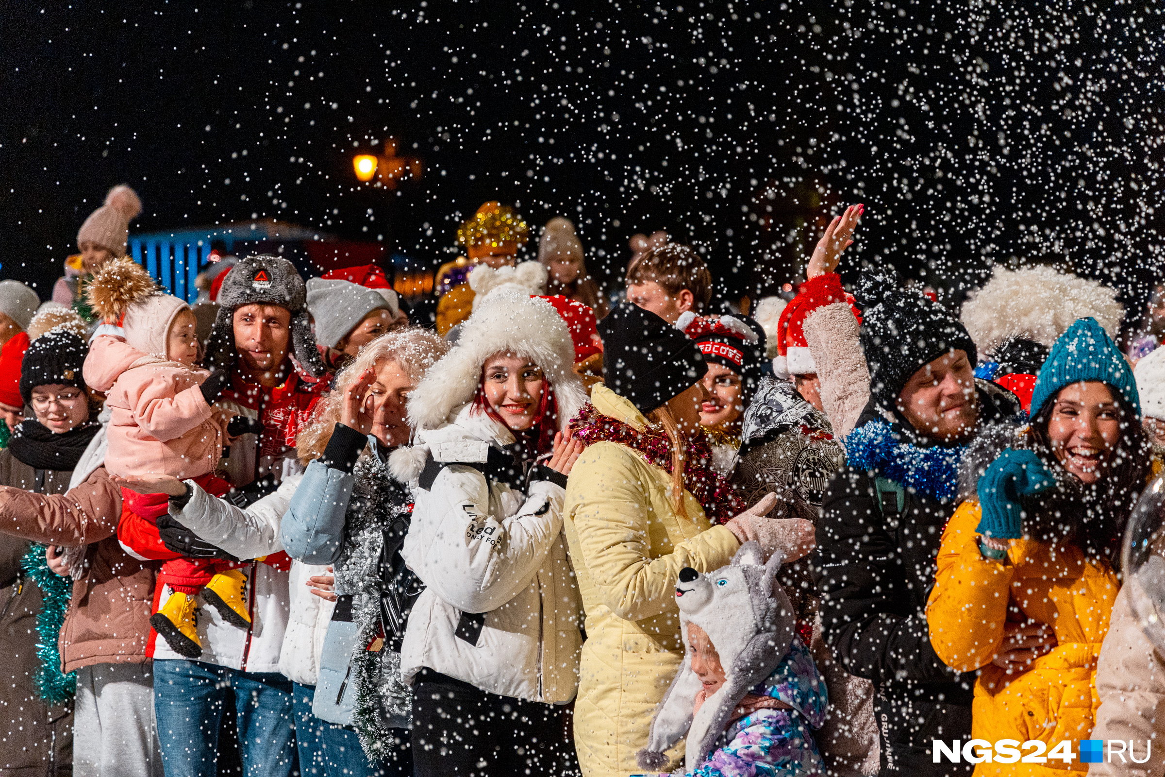 Вам, как и нам, тоже захотелось окунуться в атмосферу Нового года, глядя на фото?