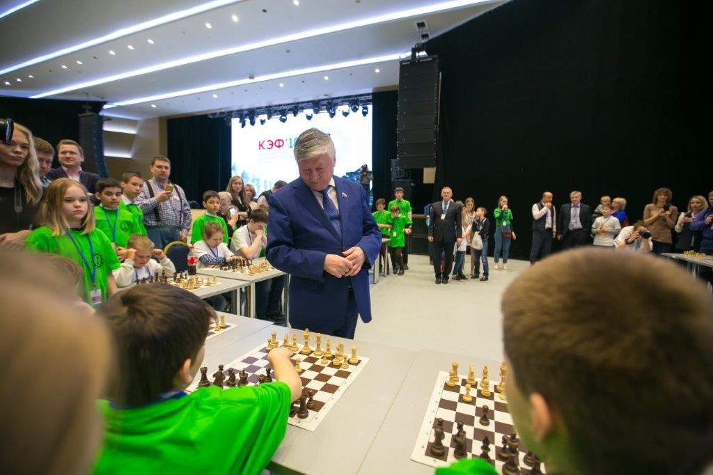 Тогда почетным гостем турнира стал международный гроссмейстер, трехкратный чемпион мира по шахматам Анатолий Карпов
