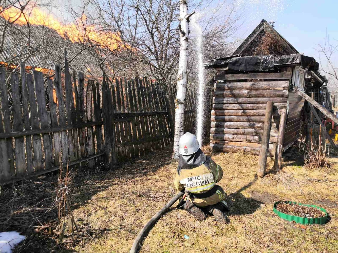 10 строений загорелись из-за пала травы во Владимирской области 15 апреля  2021 г. - 15 апреля 2021 - ФОНТАНКА.ру