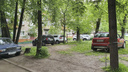 Короли двора: ярославские водители превратили газоны в личные гаражи