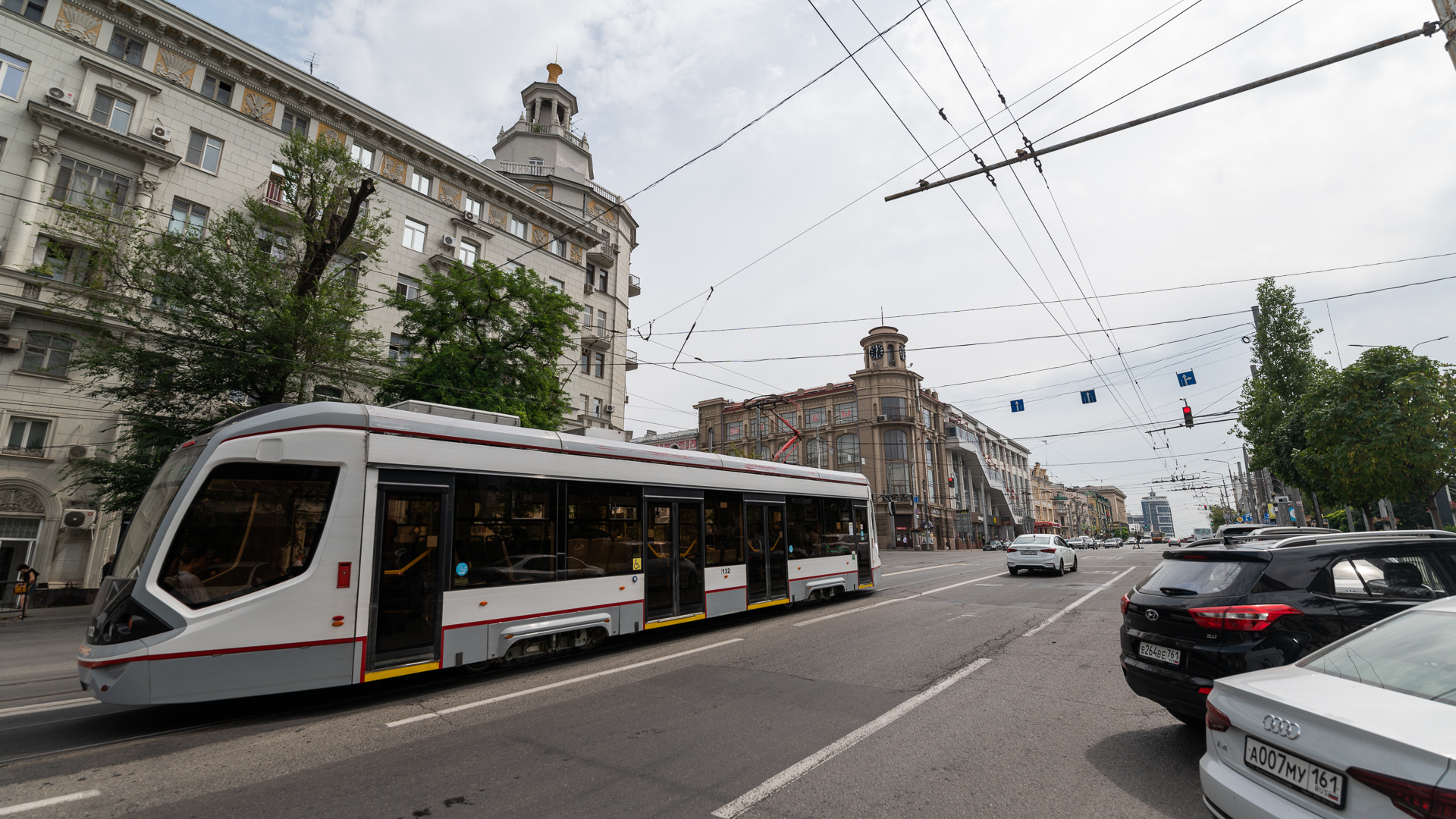 Мужчина попал под трамвай в Ростове и выжил