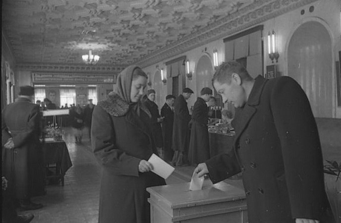 Избирательный участок № 151/301, 16 марта 1958 года