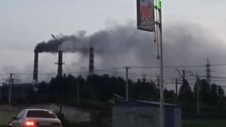 На кузбасской ГРЭС заметили взрыв и черный дым. Объясняем, что произошло
