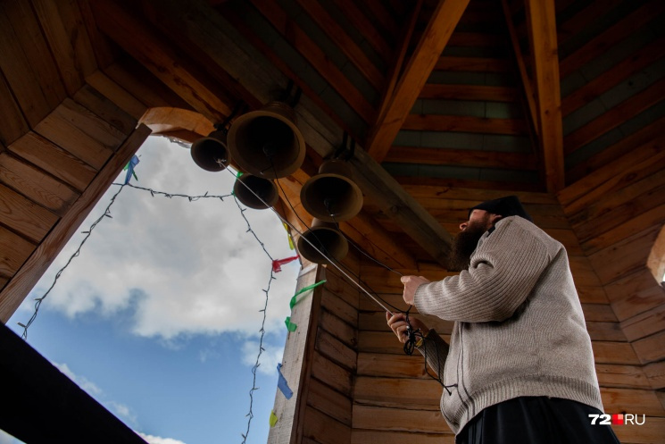В окрестностях села Битюки в преддверии Пасхи слышны звуки поминального колокольного звона