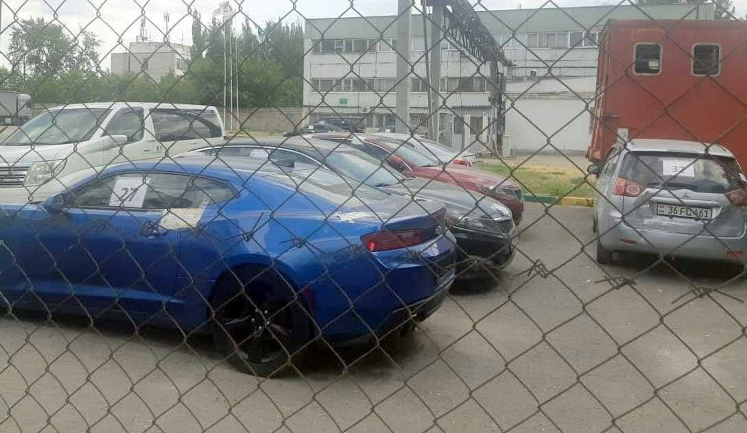 Машины отвозят на штрафстоянки по всей России