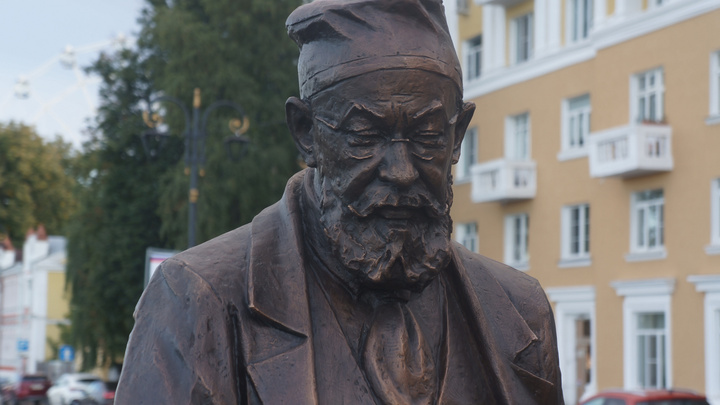 Памятник профессору Преображенскому открыли на Верхне-Волжской набережной