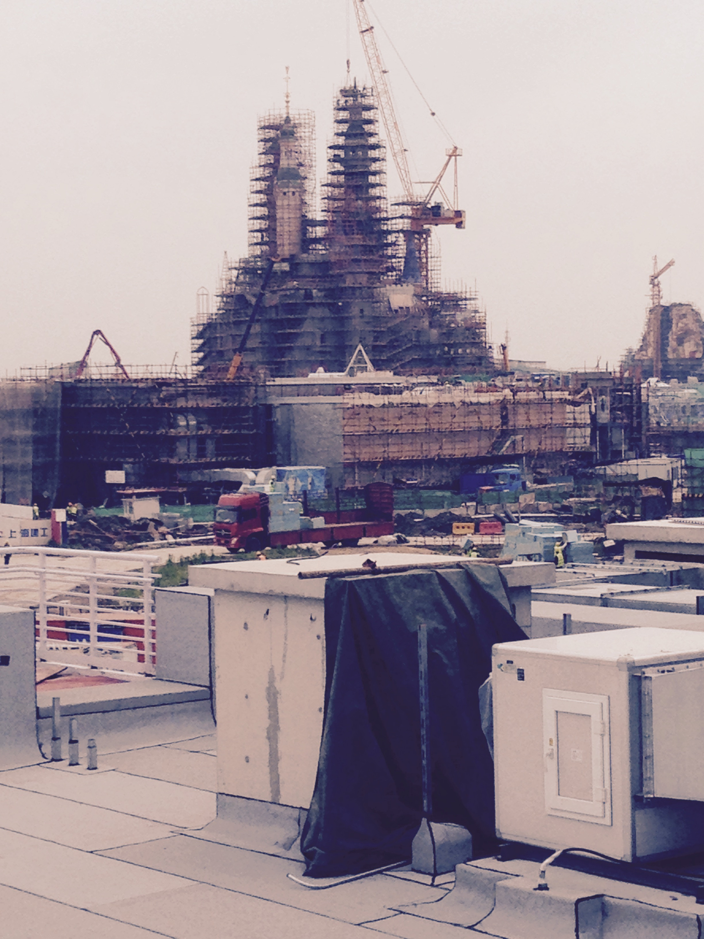Будущий замок Золушки в сердце Диснейленда в Шанхае