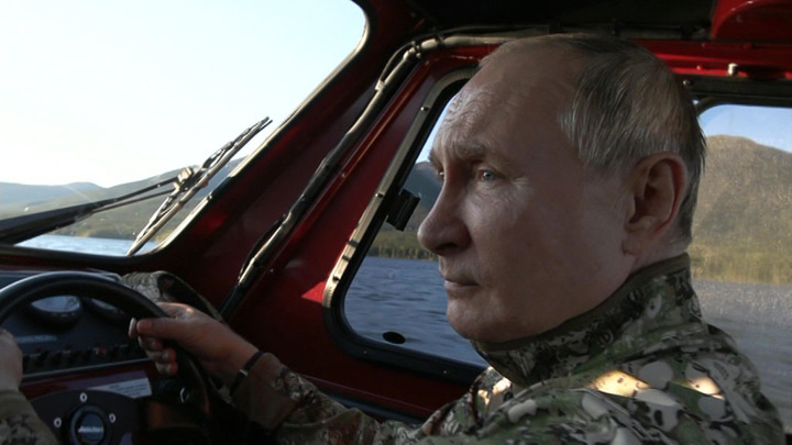 Появились кадры отдыха Путина и Шойгу в тайге Енисейской Сибири