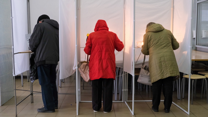Переехавшие в Кузбасс жители Донбасса голосуют на референдуме