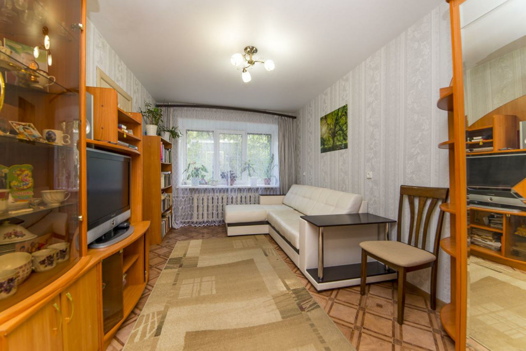 Почти за 5 млн рублей во Втузгородке продают четырехкомнатную квартиру