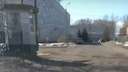 Скорые везут малышей по ямам: ярославцы показали разбитую дорогу у детской больницы