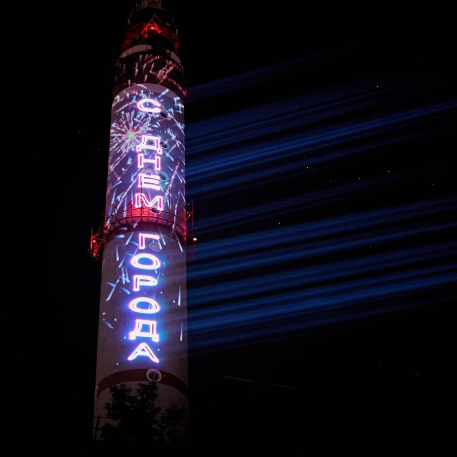 Настоящего фейерверка не было, но на башне связи «Ростелекома» показали медиасалют