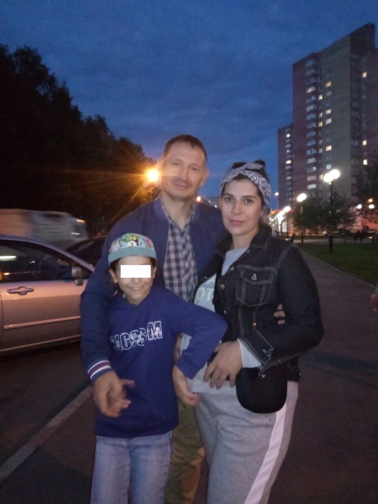 Богдан с улыбкой вспоминает, что друзья из-за обилия дочерей в шутку называли его бракоделом, а сам он всегда радовался, что у его жены «прибавляется подруг и помощниц» Богдан с улыбкой вспоминает, что друзья из-за обилия дочерей в шутку называли его бракоделом, а сам он всегда радовался, что у его жены «прибавляется подруг и помощниц»