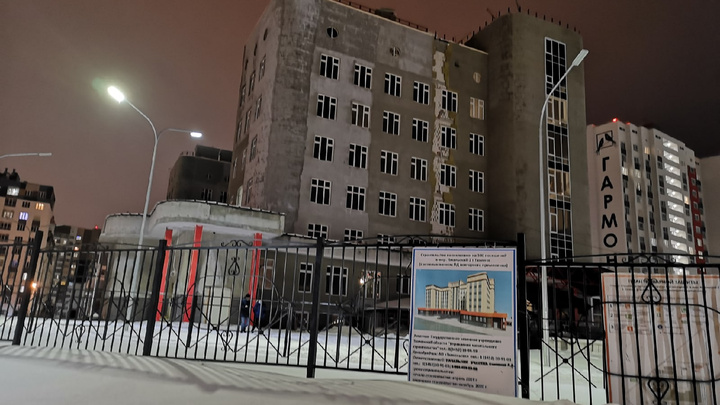 Подрядчик сорвал сроки строительства поликлиники в Ямальском-2. Когда ее все-таки откроют?