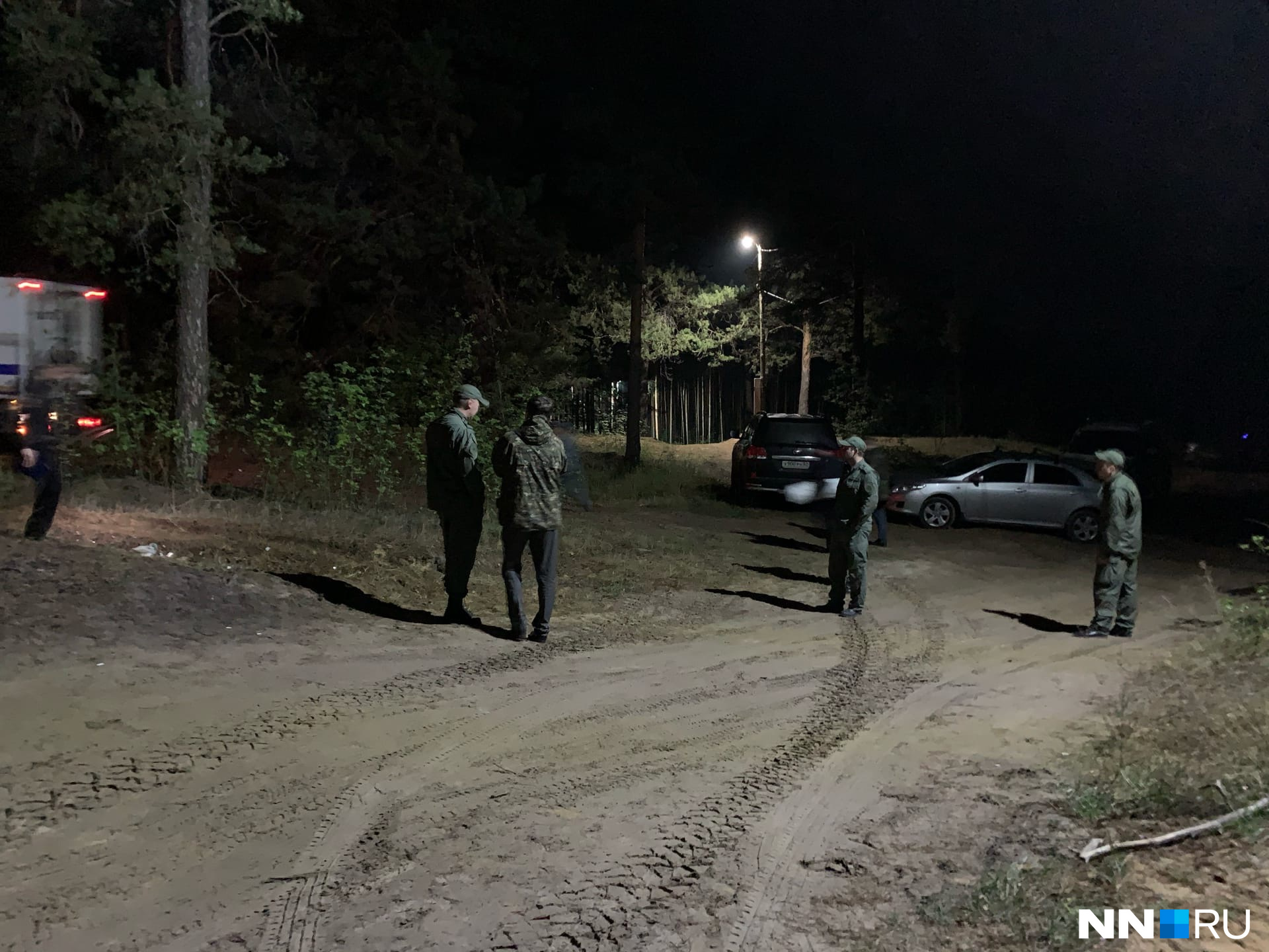 Поиск убийцы ведется силами полиции, волонтеров и местных жителей Поиск убийцы ведется силами полиции, волонтеров и местных жителей