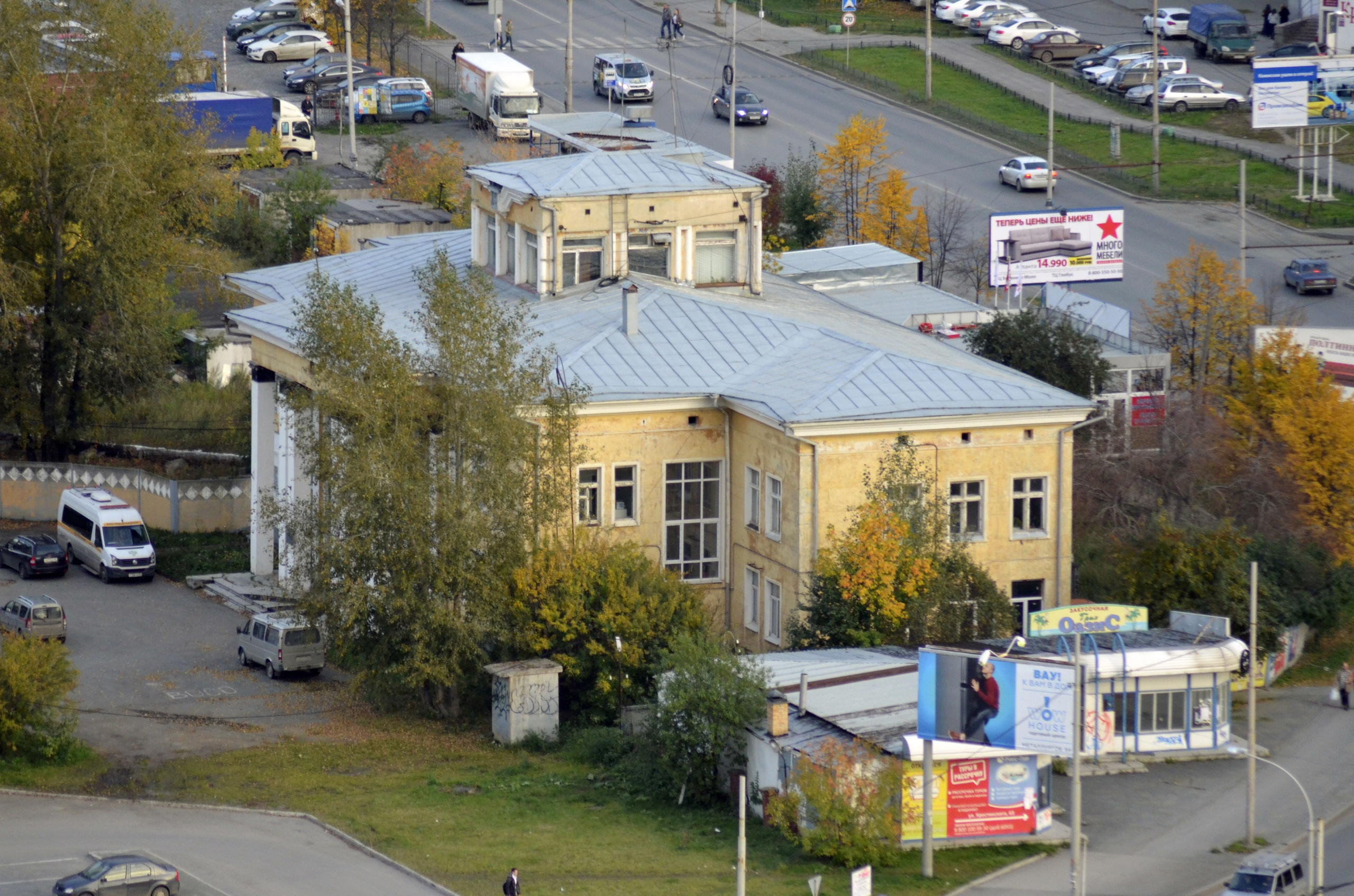 Здание соседствует с застройкой автовокзала «Золотой»
