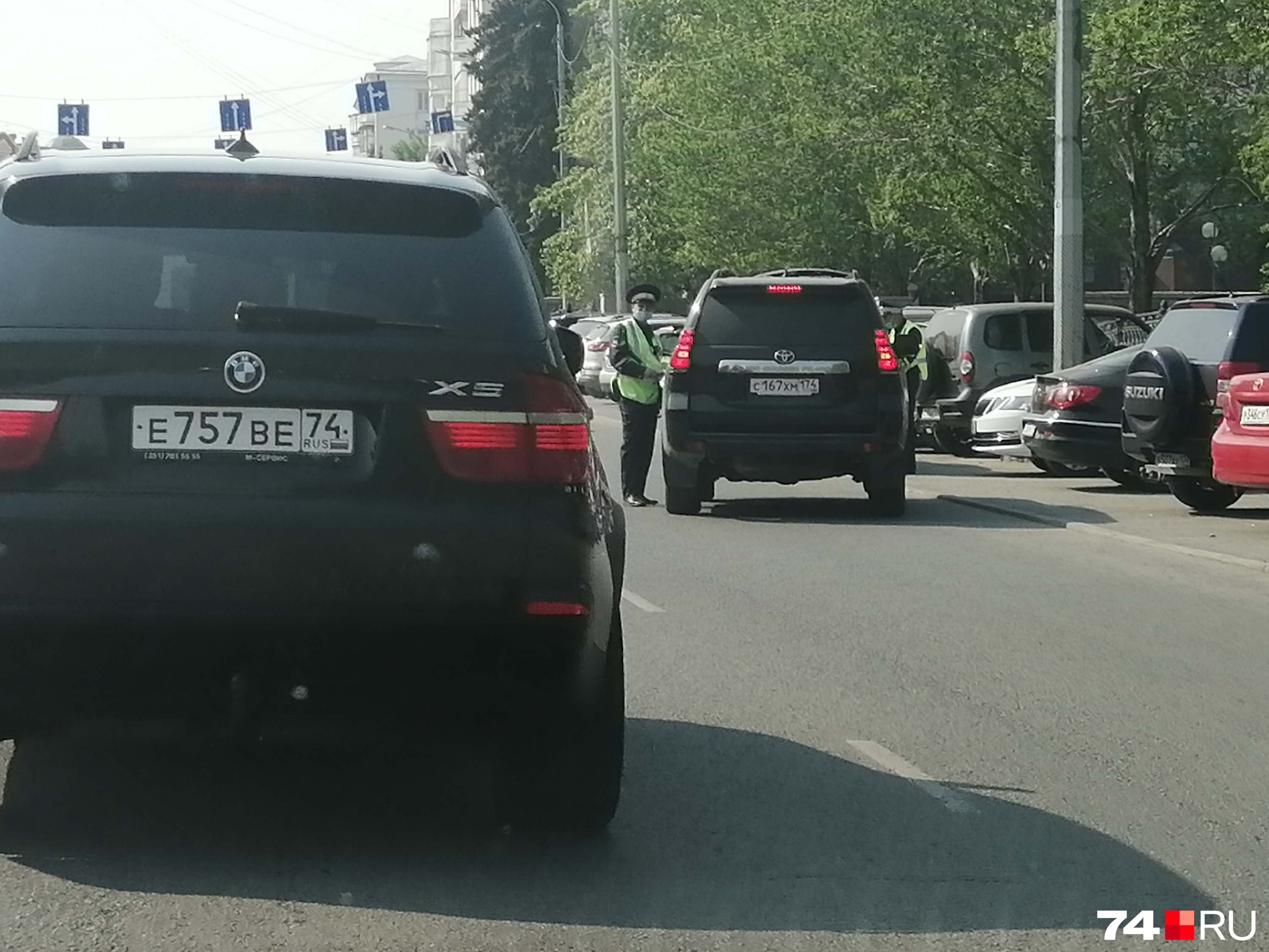 Возле школ проверяют автомобили Возле школ проверяют автомобили
