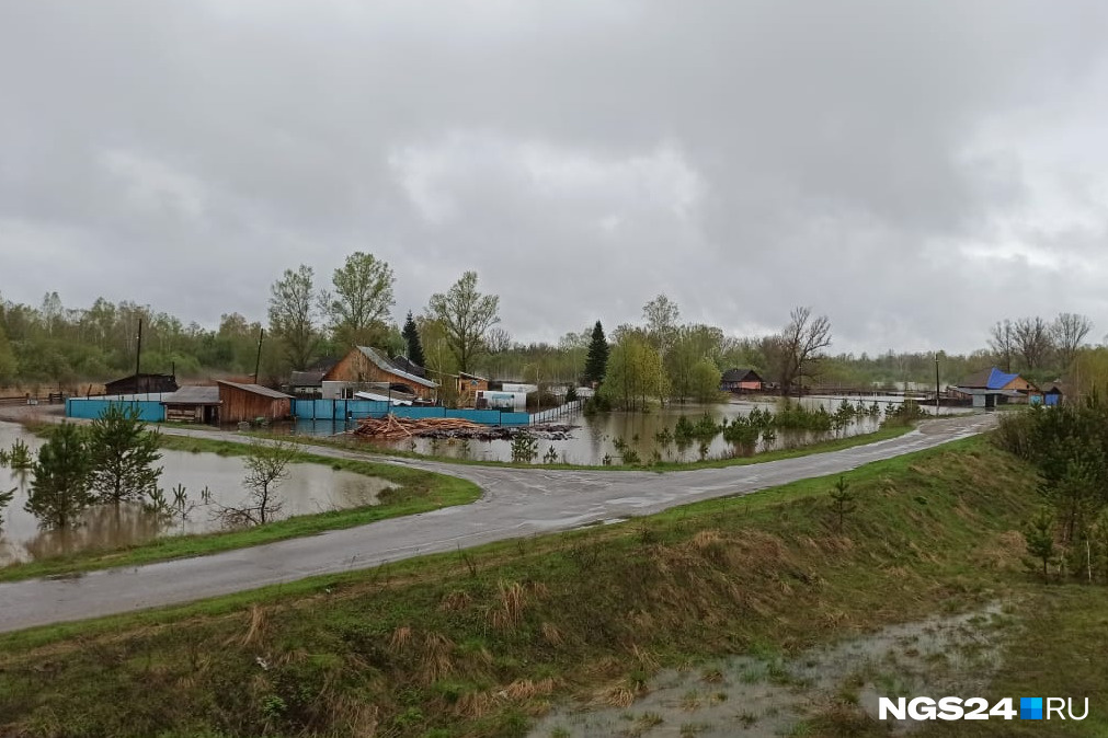 Погода в ермаковском красноярского края. Оя река в Красноярском крае Ермаковское. Река Оя Ермаковский район 2022. С большая речка Ермаковский район наводнение. Половодье в деревне.