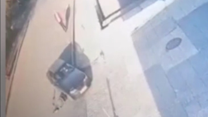 «Принял за мусор»: в Челябинске автомобилист проехал по голове лежавшего на дороге мужчины