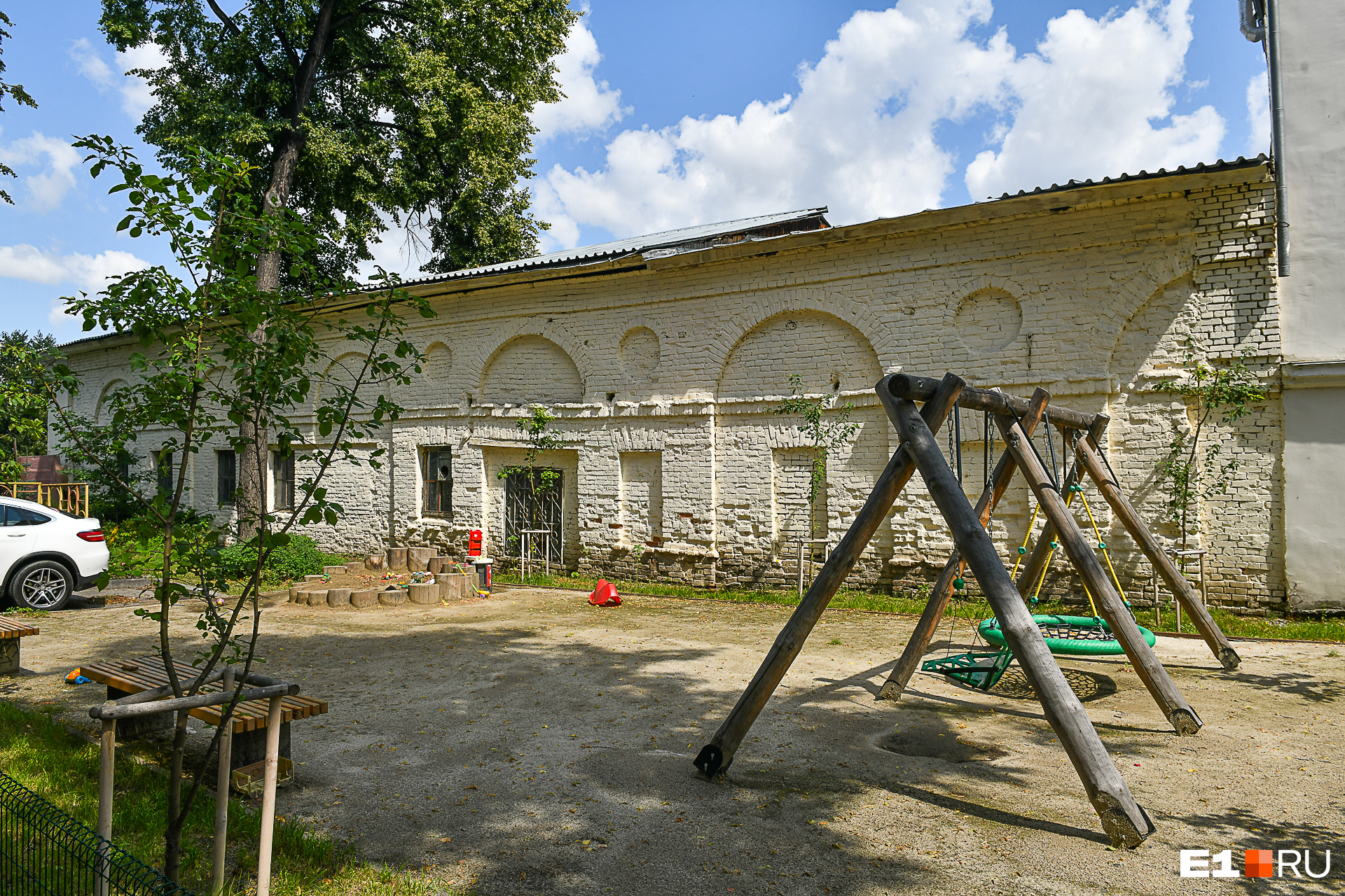 Двор Дома старых большевиков — возможно, один из самых уютных в центре Екатеринбурга
