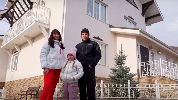 Семья из Красноярска променяла особняк за 30 миллионов на юрту ради шоу