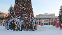 Из-за протестов в Новосибирске не смогли начать демонтаж новогодней елки
