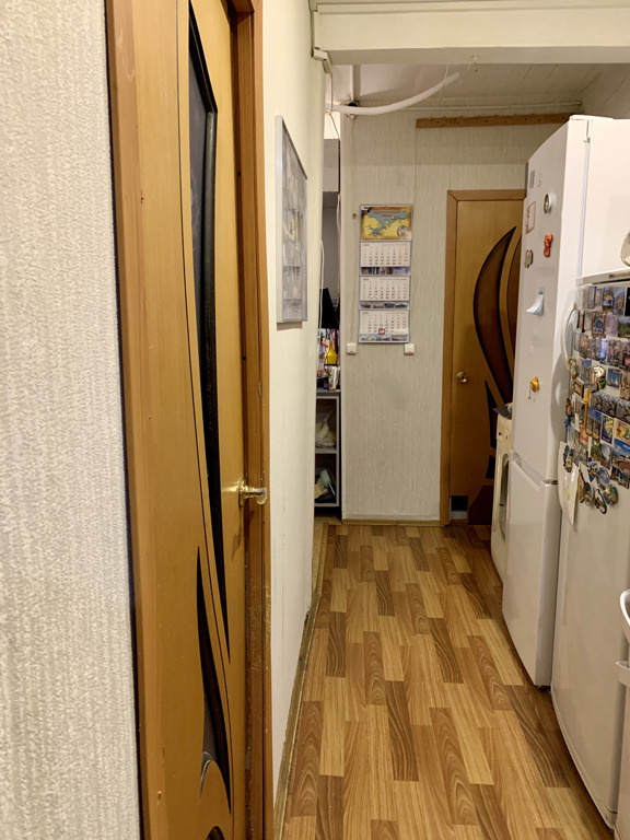 Такое количество холодильников, видимо, не вмещается на кухню Такое количество холодильников, видимо, не вмещается на кухню