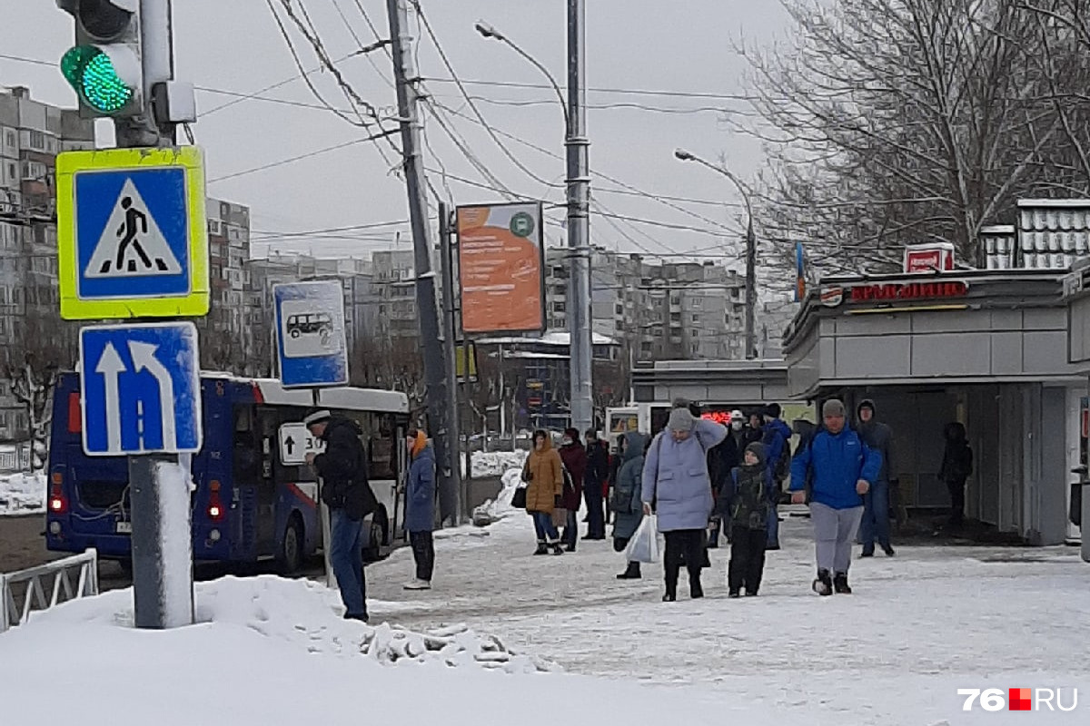 У остановки «Улица Волгоградская» тоже нет большого скопления транспорта