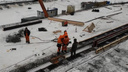 «Осталось только насыпь сделать»: рабочие начали соединять транспортную развязку на Грозненской