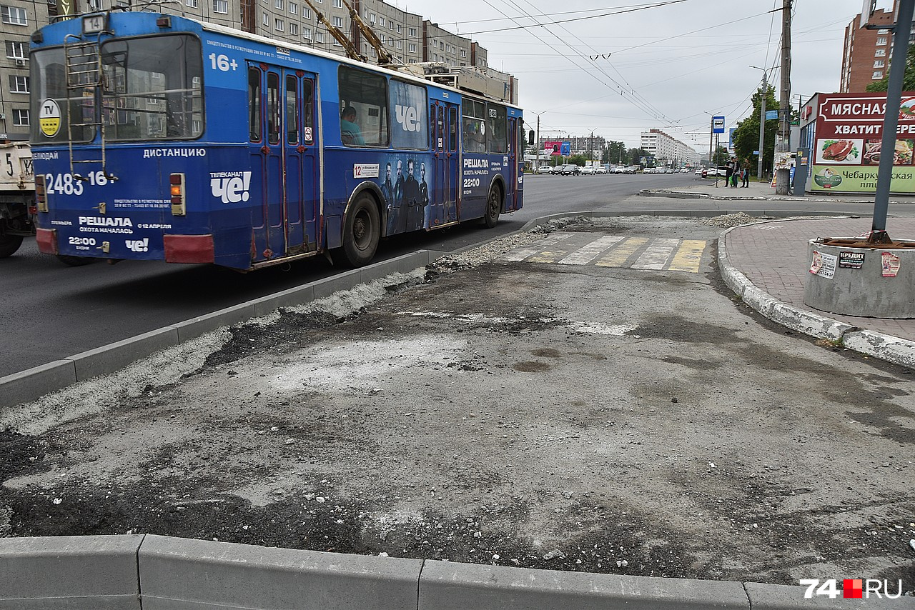 Здесь убрали локальное уширение для поворота направо Здесь убрали локальное уширение для поворота направо