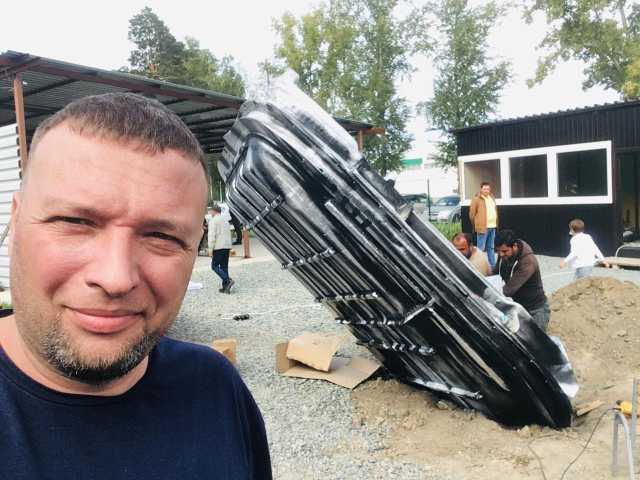 Художник Юрий Ушаков в период работы над созданием упавшего НЛО Художник Юрий Ушаков в период работы над созданием упавшего НЛО