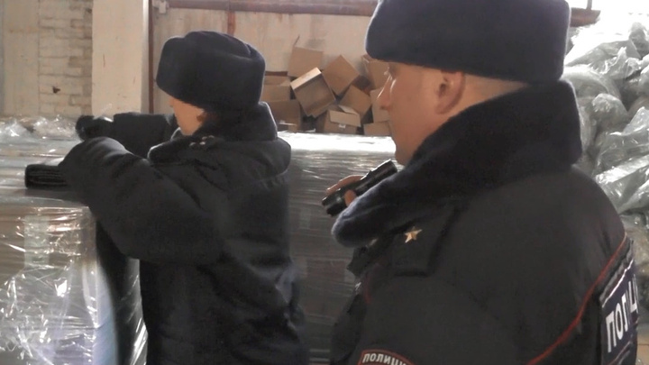 Изъяли 6 тонн спиртного: в закрытом городе на Урале осудят производителей контрафактного алкоголя