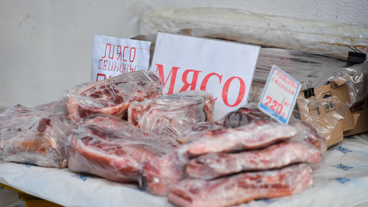 Мясо подорожало, а сахар «заморозили»: на что действительно выросли цены на Урале с Нового года