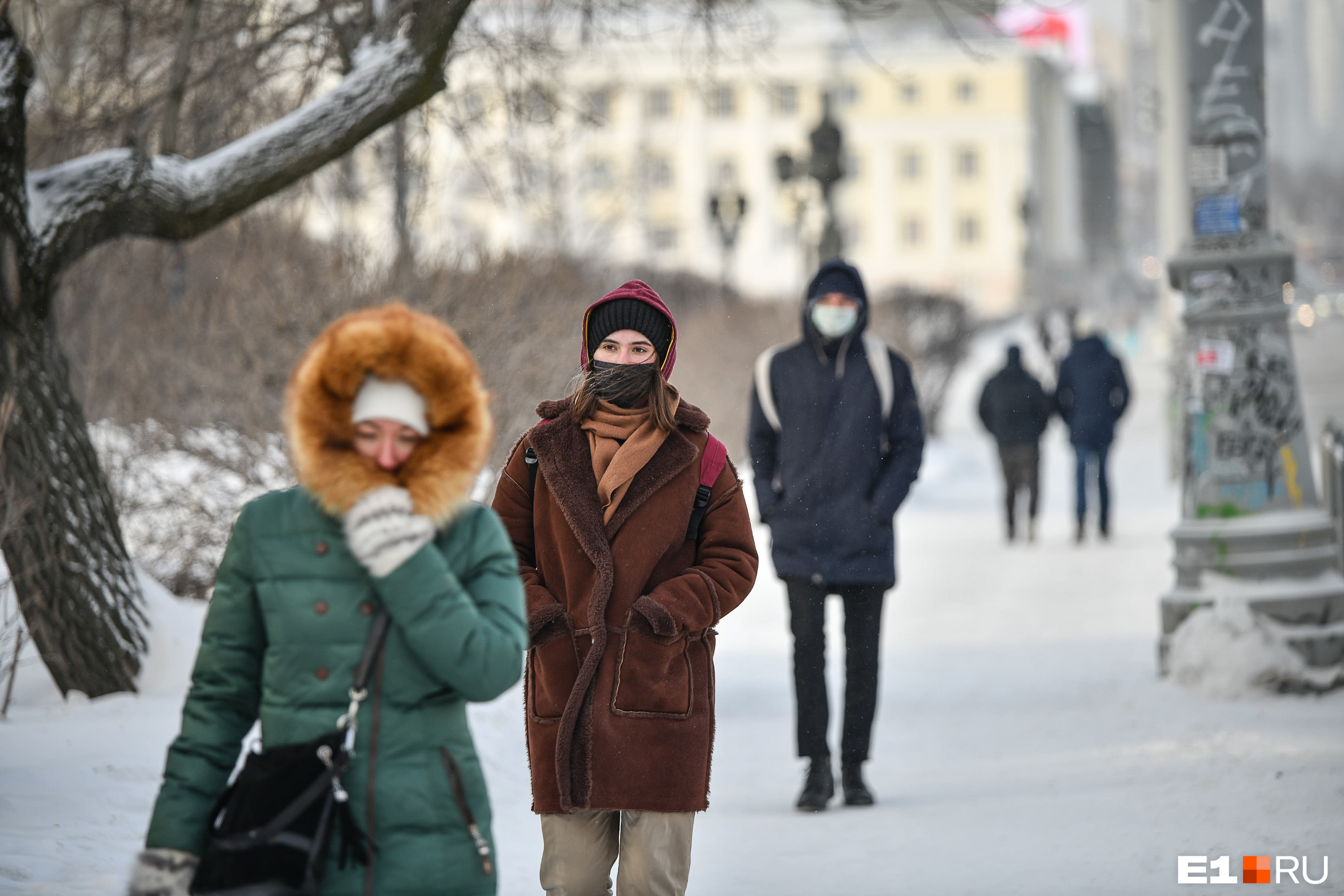 Резко подошел. Екатеринбург Мороз. Тридцатиградусные Морозы. В городе сильно похолодает. На Урале холода.