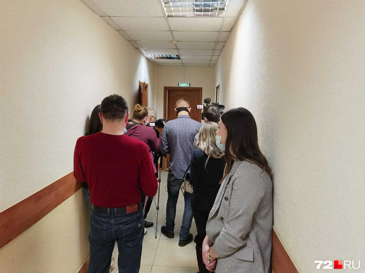 Перед входом в зал заседаний много журналистов. Раньше такого не было Перед входом в зал заседаний много журналистов. Раньше такого не было