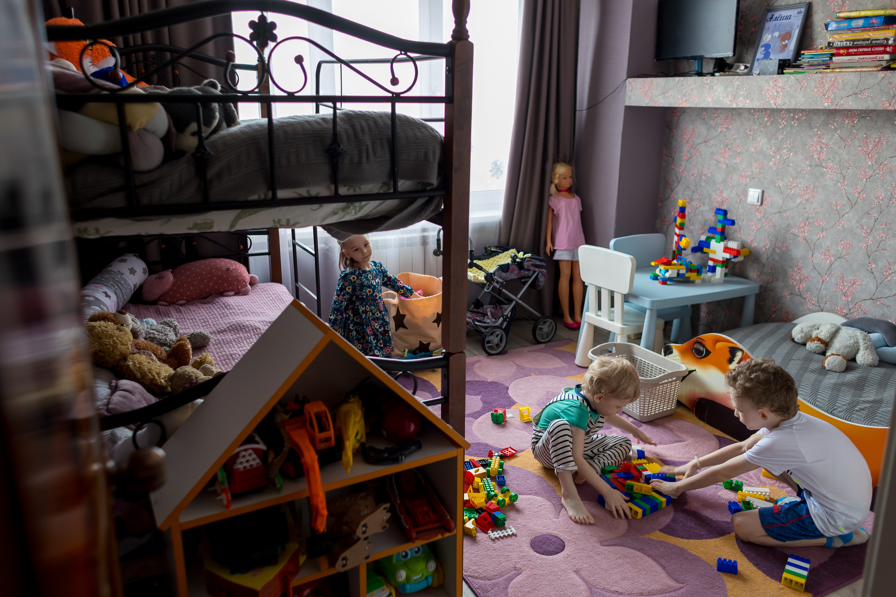 Пока дети живут в одной комнате, но со временем дочка переедет в отдельную — так советуют психологи