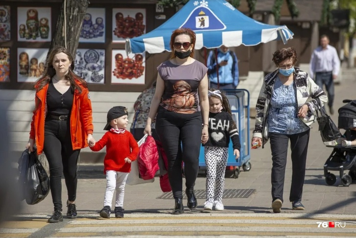 По 10 тысяч получили все семьи с детьми старше 3 и младше 16 лет<br> По 10 тысяч получили все семьи с детьми старше 3 и младше 16 лет<br>