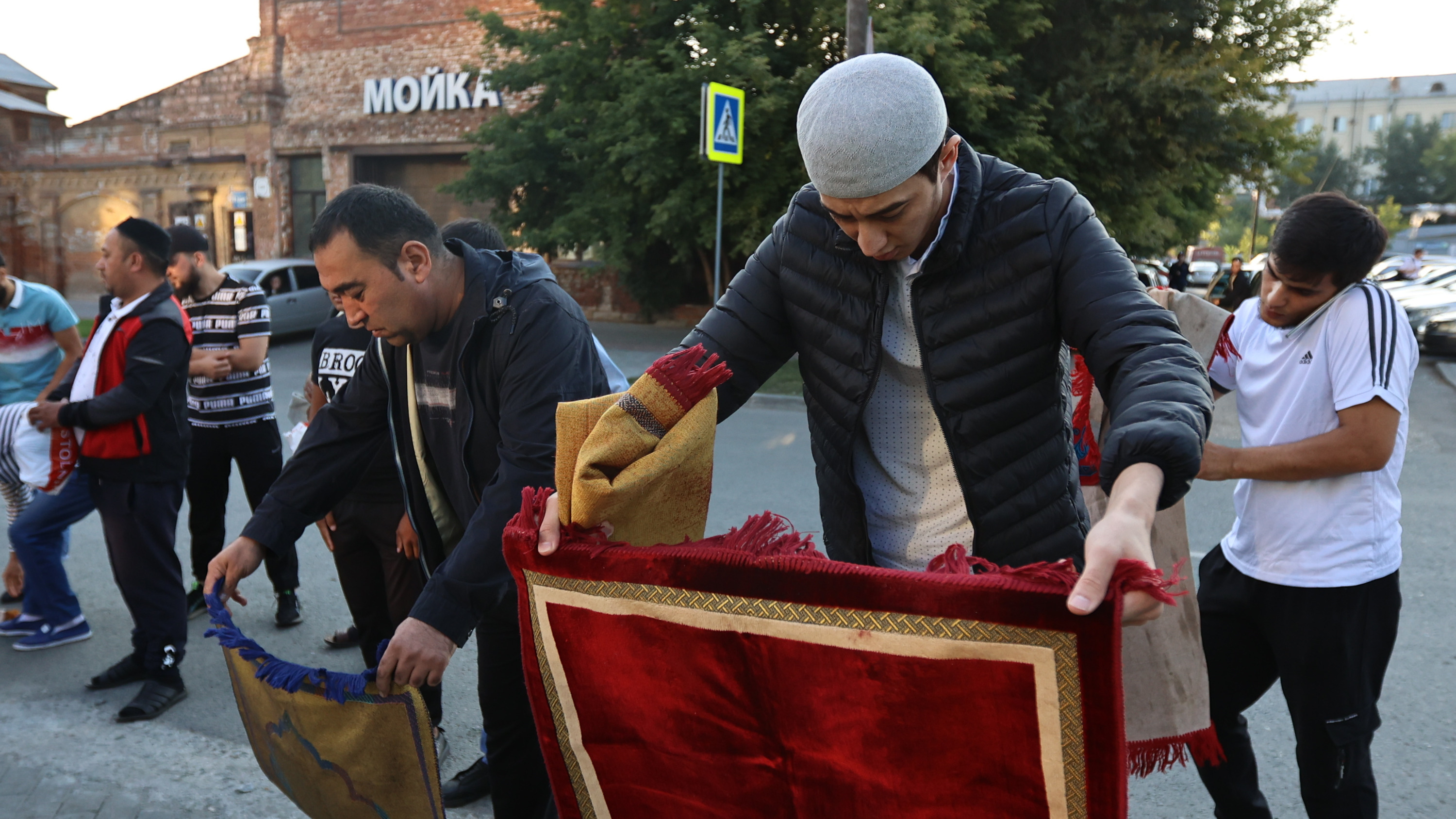 Молитвы на дорогах и забитые маршрутки: как мусульмане отметили Курбан-байрам в Челябинске