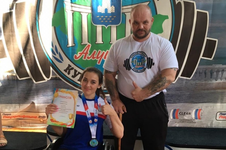 Есения в 2019 году завоевала бронзовую медаль на Кубке России по спорту лиц с поражением опорно-двигательного аппарата и стала кандидатом в мастера спорта по пауэрлифтингу
