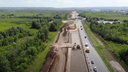 На участке трассы <nobr class="_">М-5</nobr> возле Белозерок строители вбили первые сваи нового путепровода